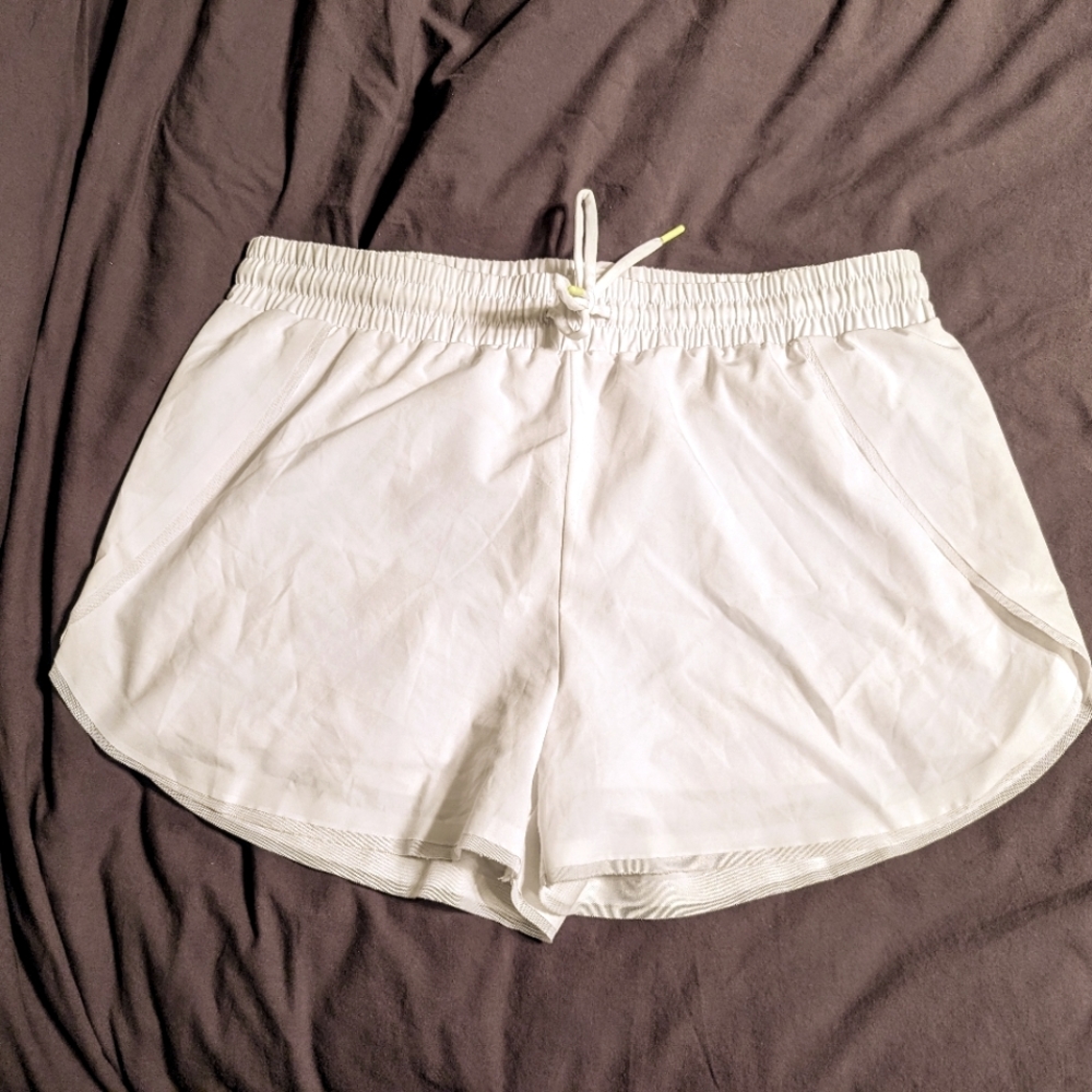 ZYIA White Flow Tulip Hem Shorts